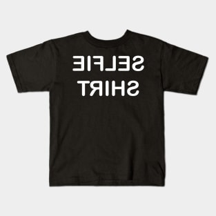 Selfie Shirt - white text Kids T-Shirt